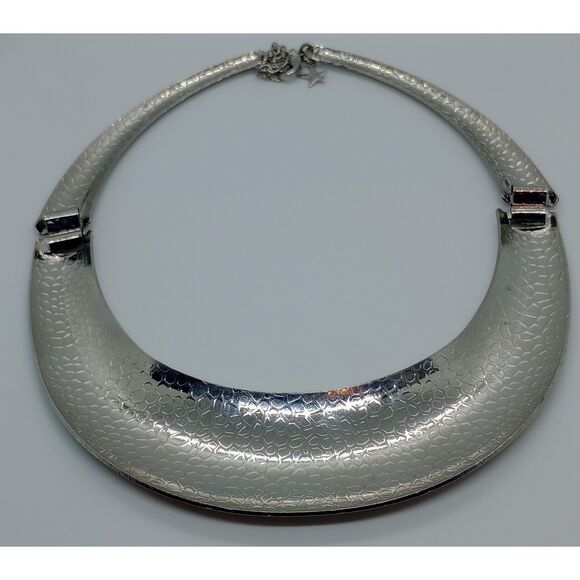 Signed MG Textured Animal Print Silver Tone 16-19" Hinge Bib Statement Necklace - Picture 3 of 10
